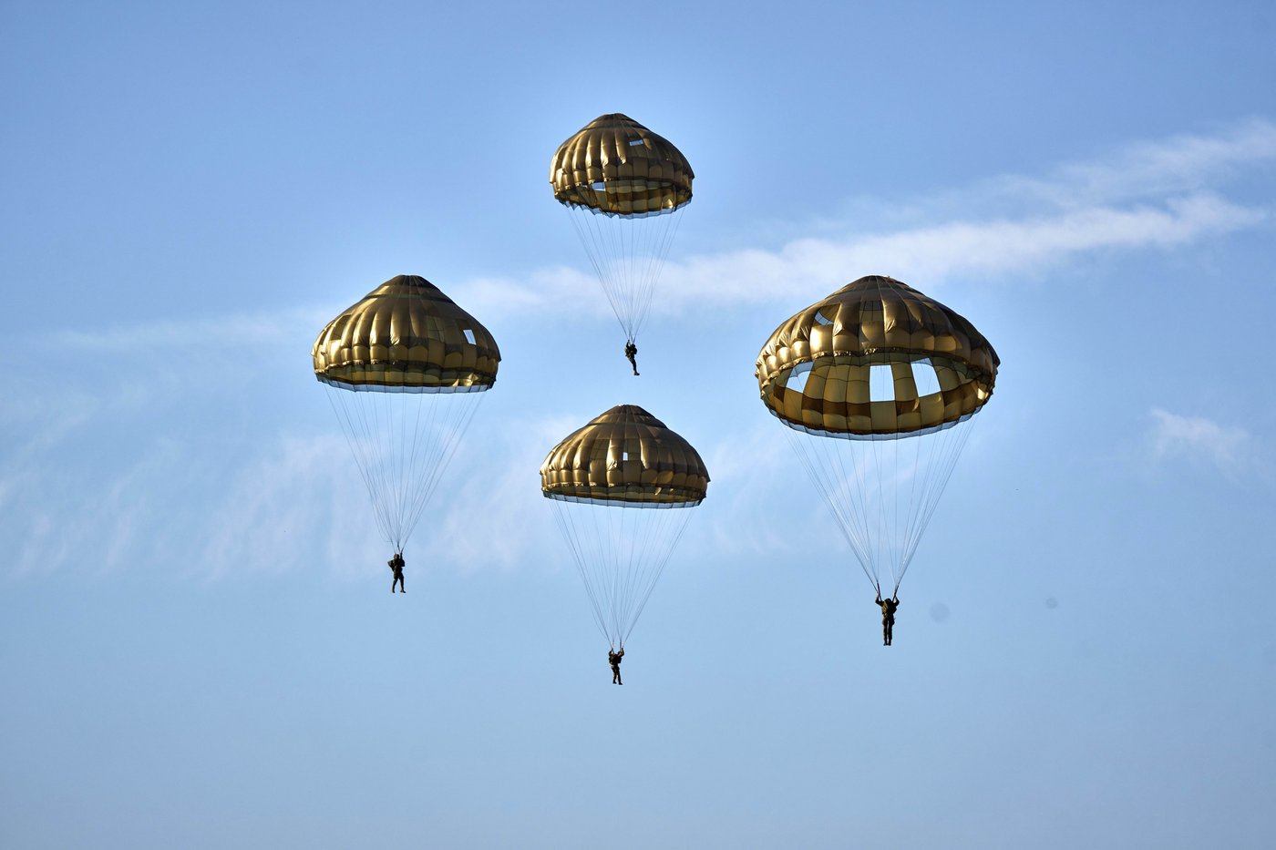 Hundreds of parachutists drop over Dutch heath to commemorate World War II operation | iNFOnews.ca Hundreds of parachutists drop over Dutch heath to commemorate World War II operation | iNFOnews.ca