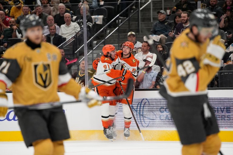 Shorter NHL training camps don't change much about early-season hockey, it's still sloppy | iNFOnews.ca