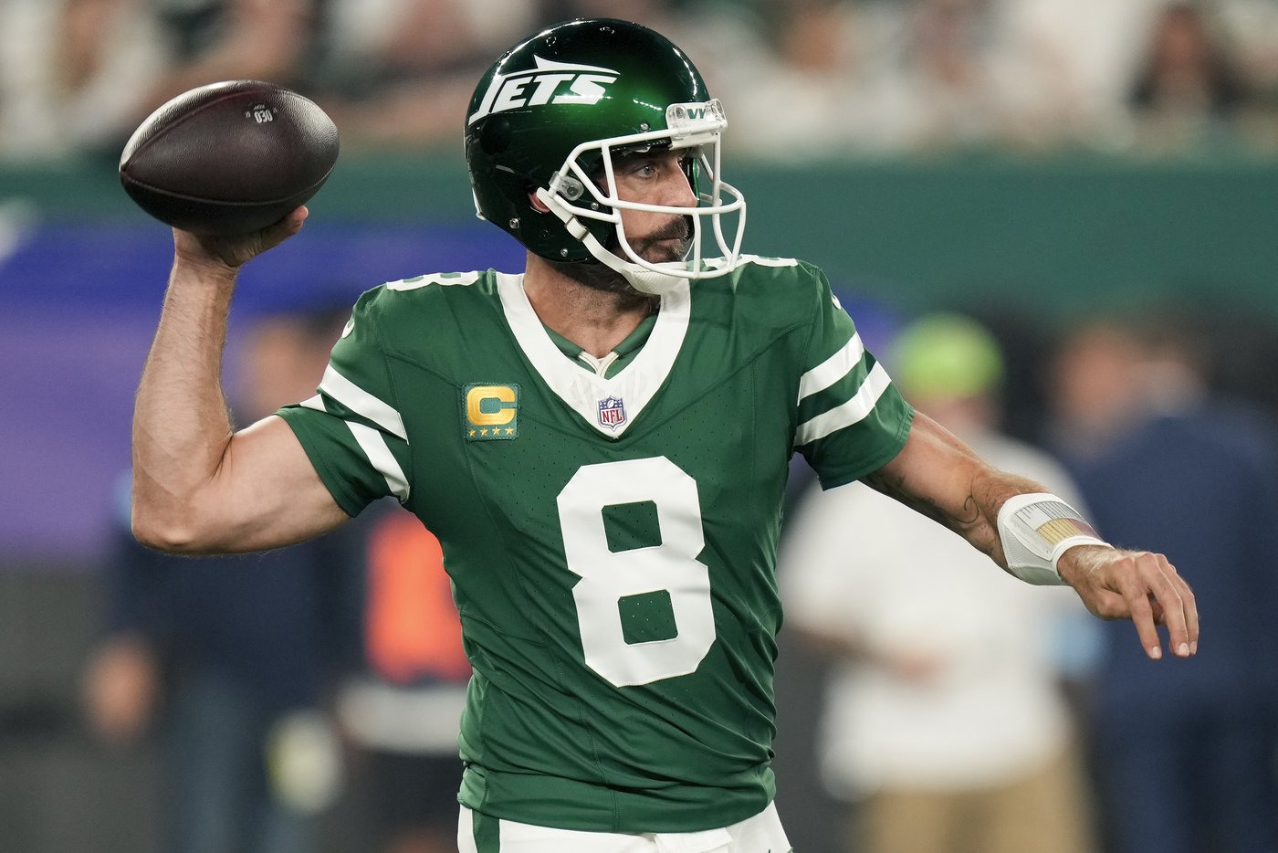 Jets' Aaron Rodgers returns to huge cheers for 1st home game since Achilles tendon injury last year | iNFOnews.ca