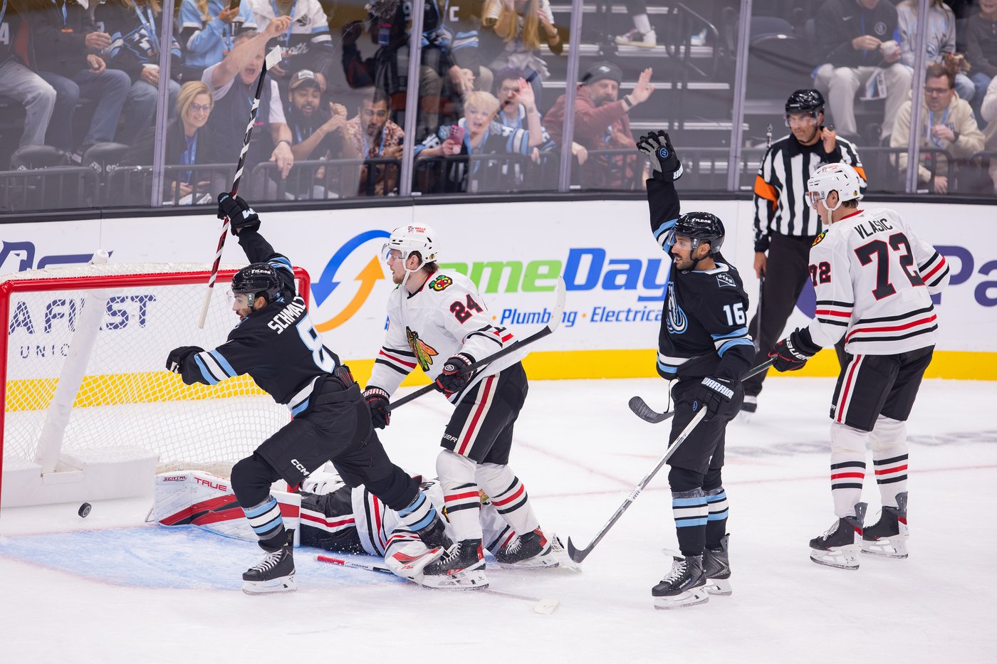Guenther has 2 power-play goals in the Mammoth's 6-0 victory over the Blackhawks | iNFOnews.ca Guenther has 2 power-play goals in the Mammoth's 6-0 victory over the Blackhawks | iNFOnews.ca