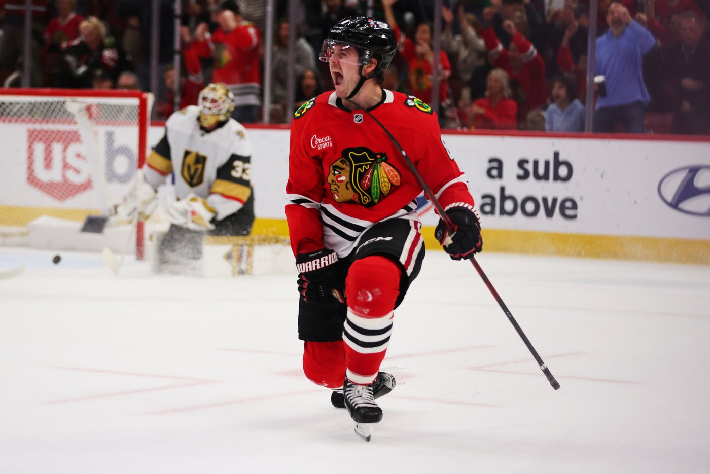 Blackhawks score 4 3rd-period goals for 5-2 win over Bruins | iNFOnews.ca Blackhawks score 4 3rd-period goals for 5-2 win over Bruins | iNFOnews.ca