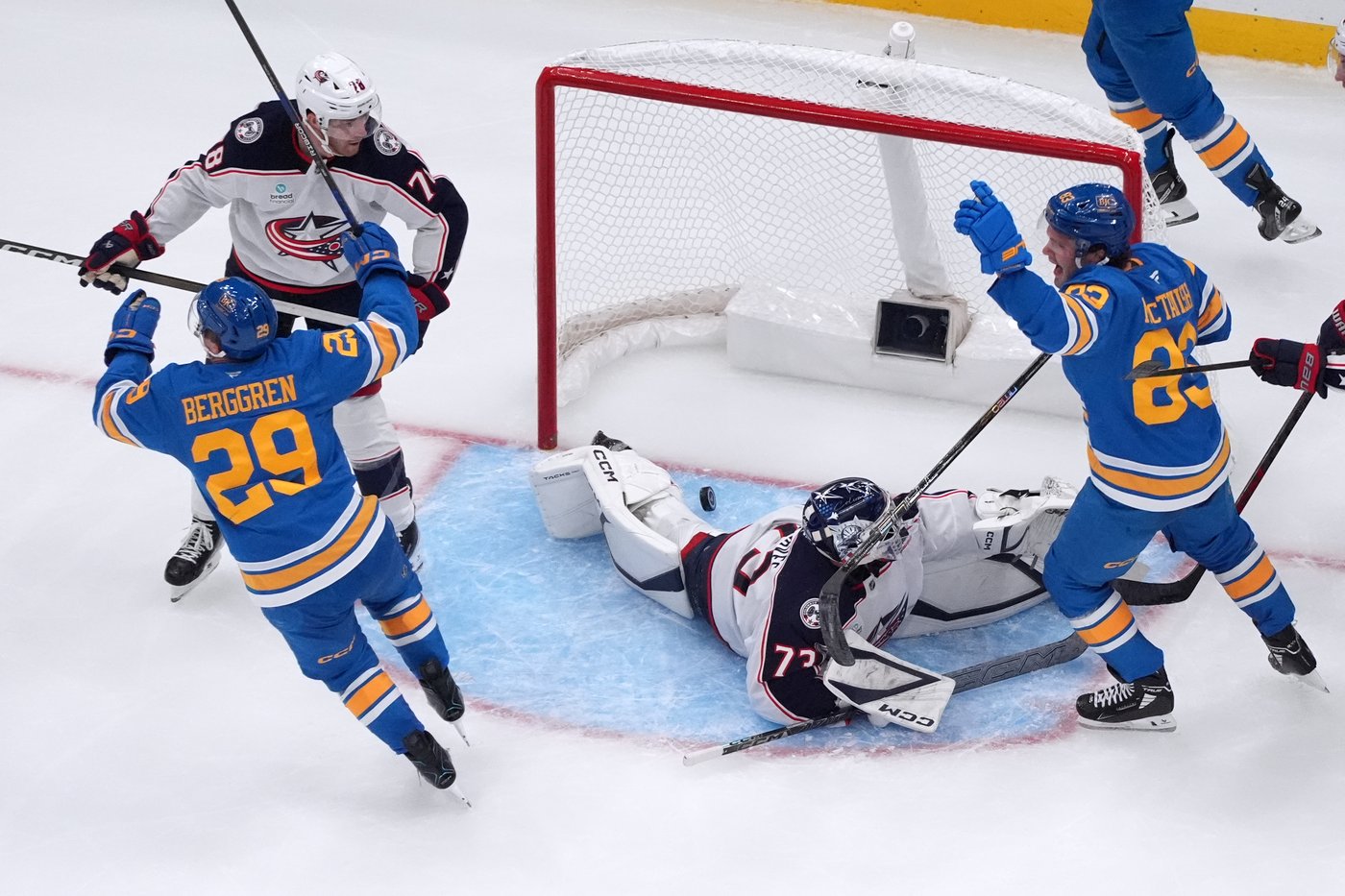 Snuggerud, Holloway lift Blues to 5-3 victory over Blue Jackets | iNFOnews.ca