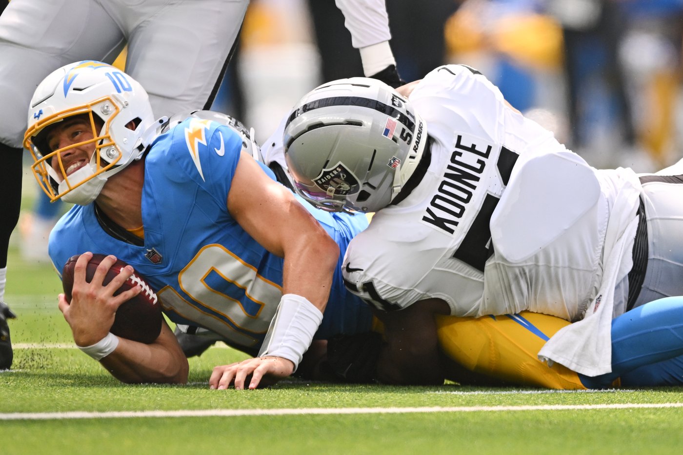 Chargers' Justin Herbert is off to a rough start under new coordinator Mike McDaniel | iNFOnews.ca