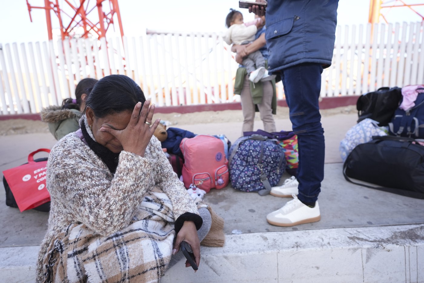 Orders to leave the country - some for US citizens - sow confusion among immigrants | iNFOnews.ca