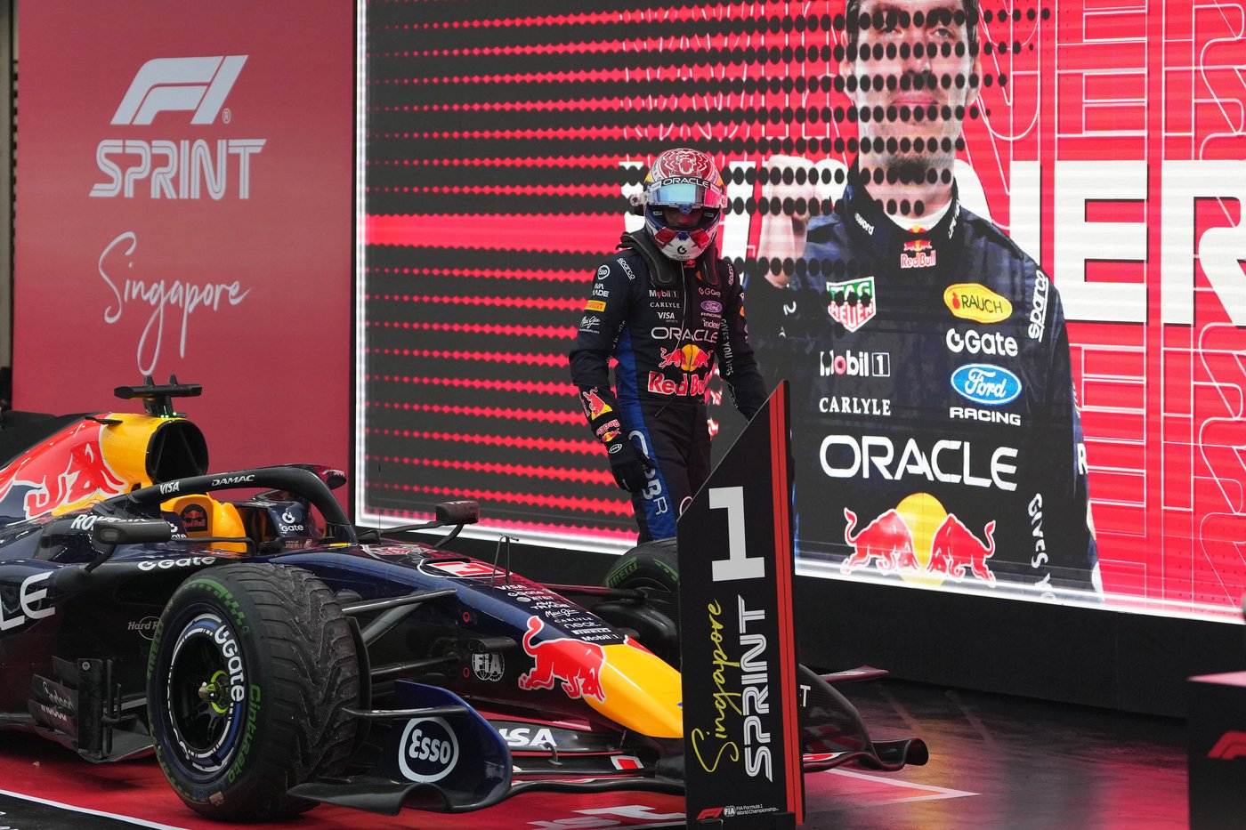 Verstappen does the double with pole and sprint race win at F1's Singapore Grand Prix | iNFOnews.ca Verstappen does the double with pole and sprint race win at F1's Singapore Grand Prix | iNFOnews.ca