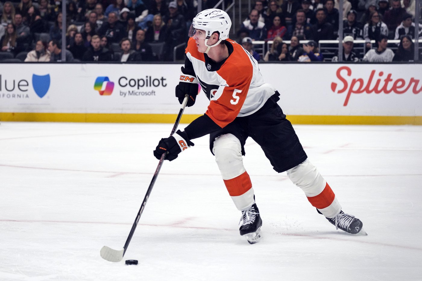Kopitar scores twice in third, Kings fight back for 5-4 win over Flyers | iNFOnews.ca