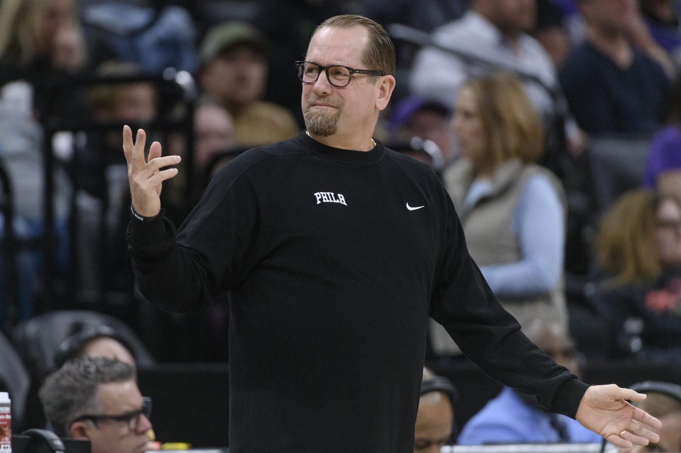 Fox scores 35 and Kings close with 15-0 surge to rally past 76ers for 113-107 win | iNFOnews.ca
