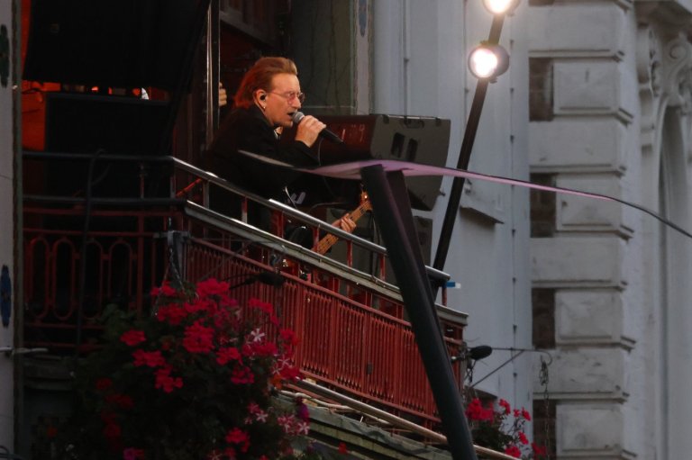 U2 goes back to school to put on a show where it all began 50 years ago | iNFOnews.ca