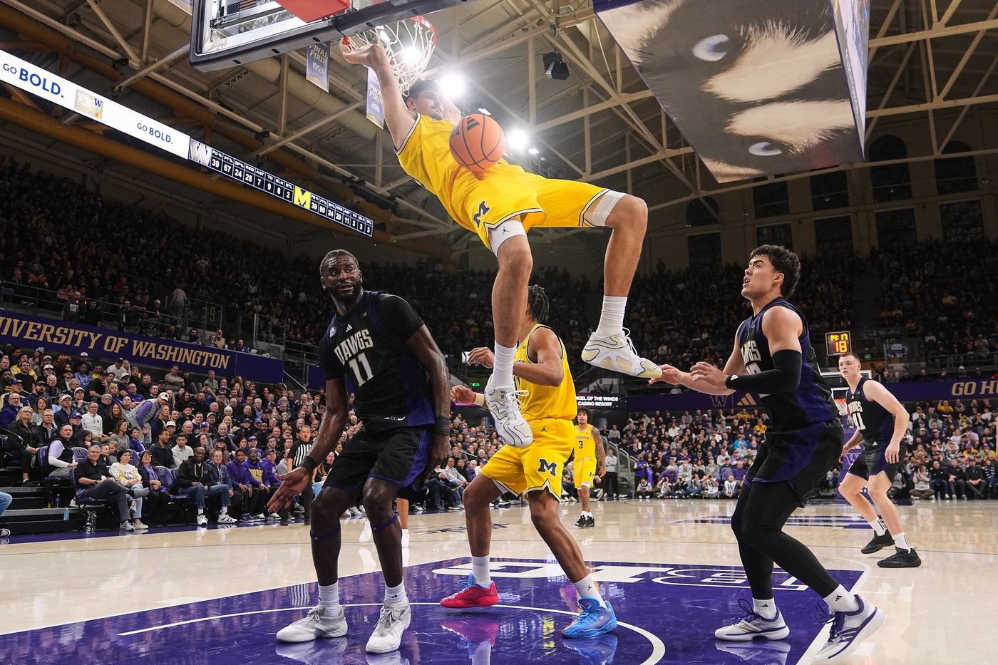 No. 4 Michigan rebounds from 1st loss with 82-72 win at Washington | iNFOnews.ca