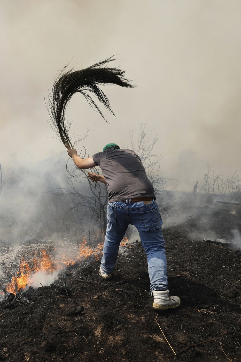 See the world in vertical: Top photos by AP's photojournalists | iNFOnews.ca