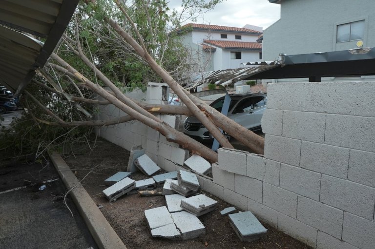 Violent Arizona storms bring possible tornado, toppled trees and golf ball-size hail | iNFOnews.ca