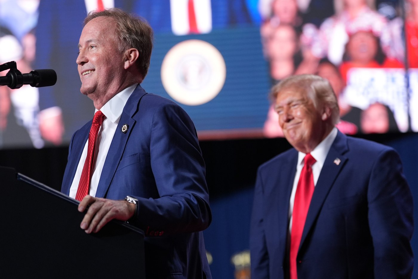 Trump interrupted by protesters as he fights to rally Texas voters behind Paxton in US Senate race | iNFOnews.ca Trump interrupted by protesters as he fights to rally Texas voters behind Paxton in US Senate race | iNFOnews.ca