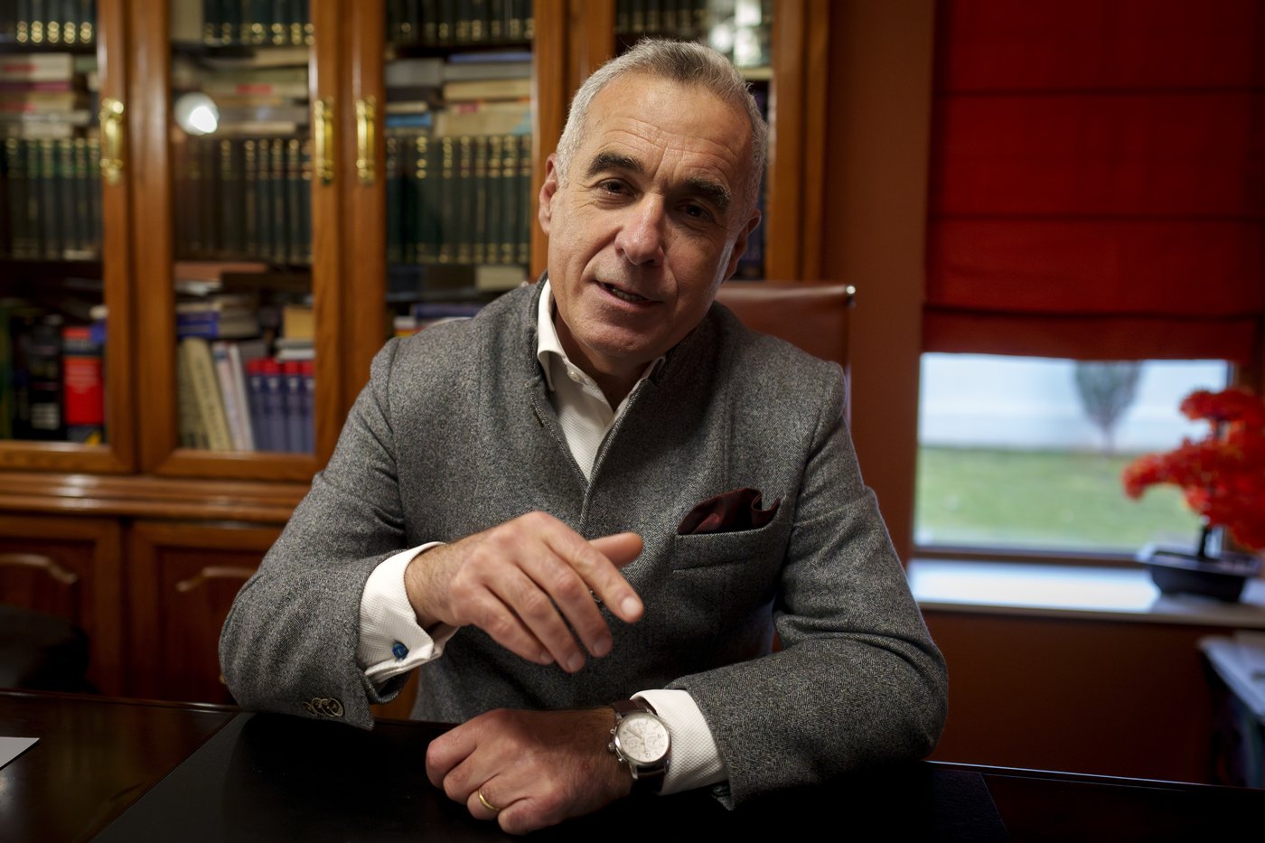 Romania's surprise front-runner says he's not pro-Russia. But Romania alleges he had Moscow's help | iNFOnews.ca