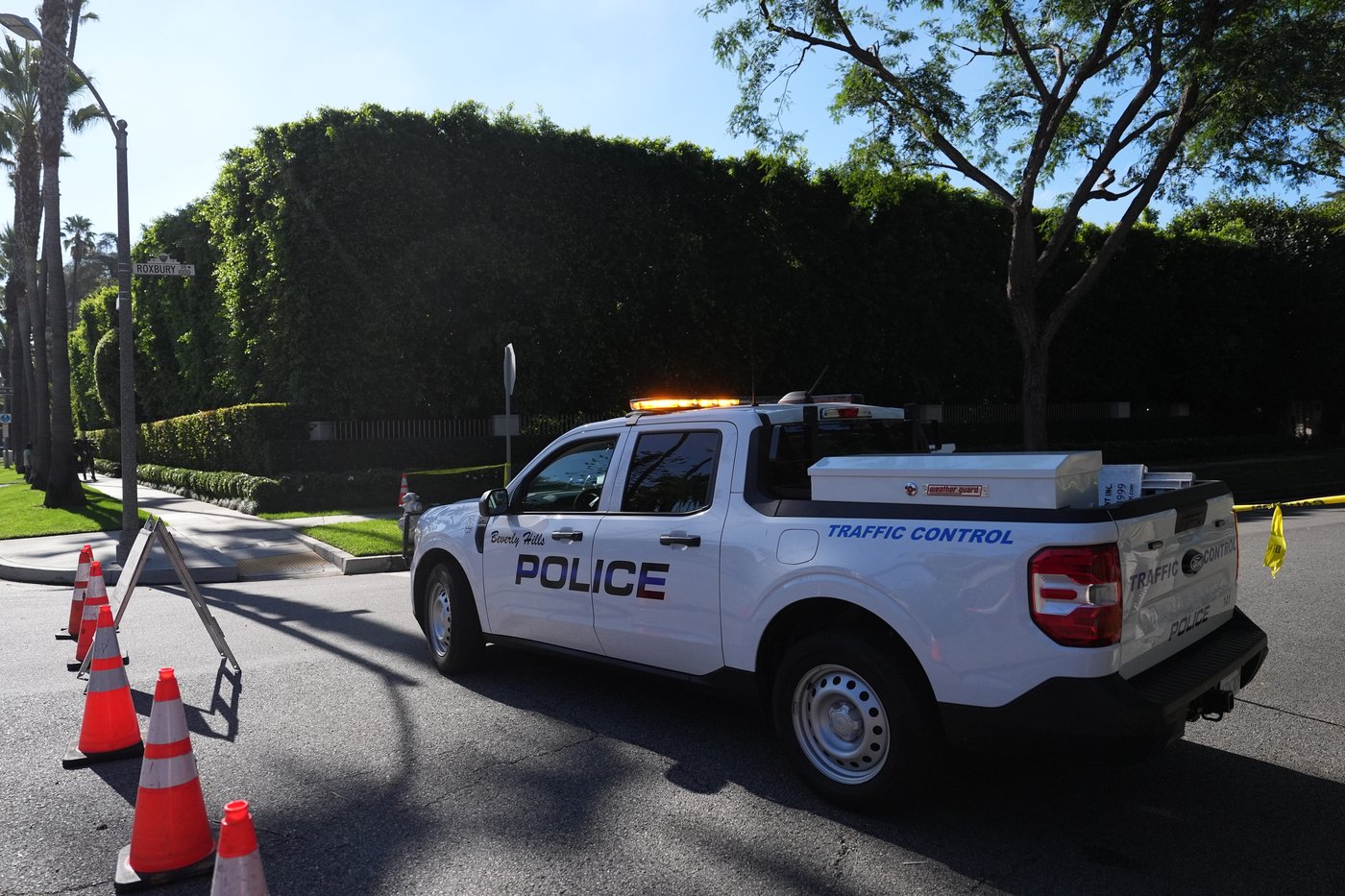 AP sources: Federal agents search Beverly Hills mansion in investigation of ex-Rep. Eric Swalwell | iNFOnews.ca