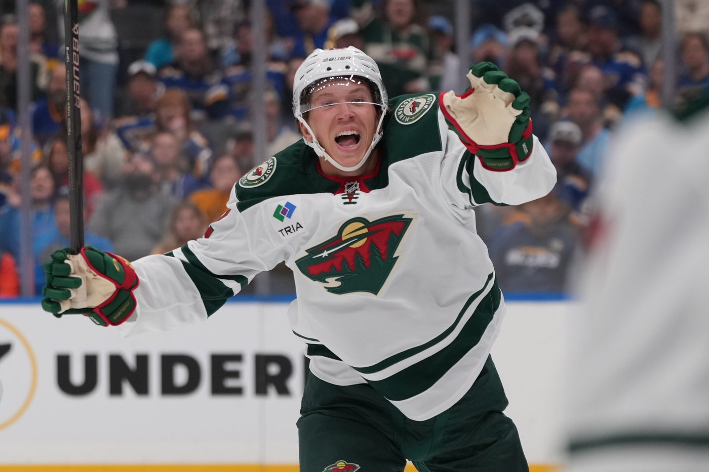 Hartman scores twice, Gustavsson makes 27 saves in Wild's 5-0 win over Blues in opener | iNFOnews.ca