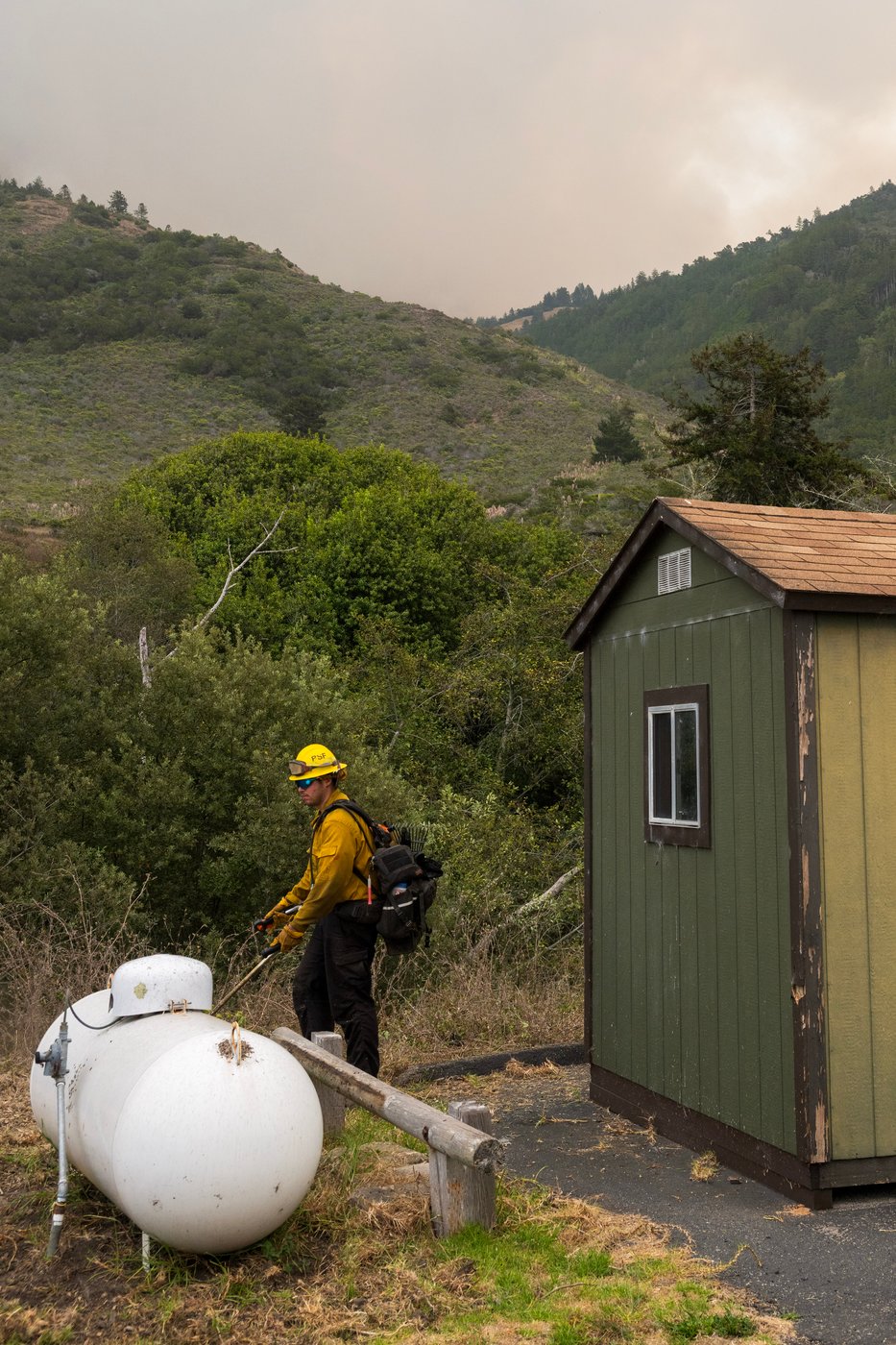 2 wildfires burn along California's scenic Big Sur coast | iNFOnews.ca