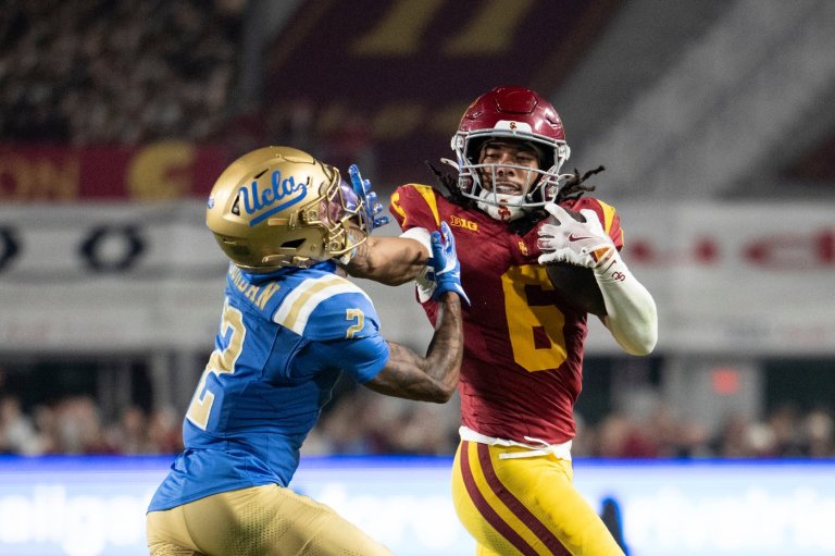 Makai Lemon catches big TD pass after benching, and No. 19 USC races past rival UCLA 29-10 | iNFOnews.ca