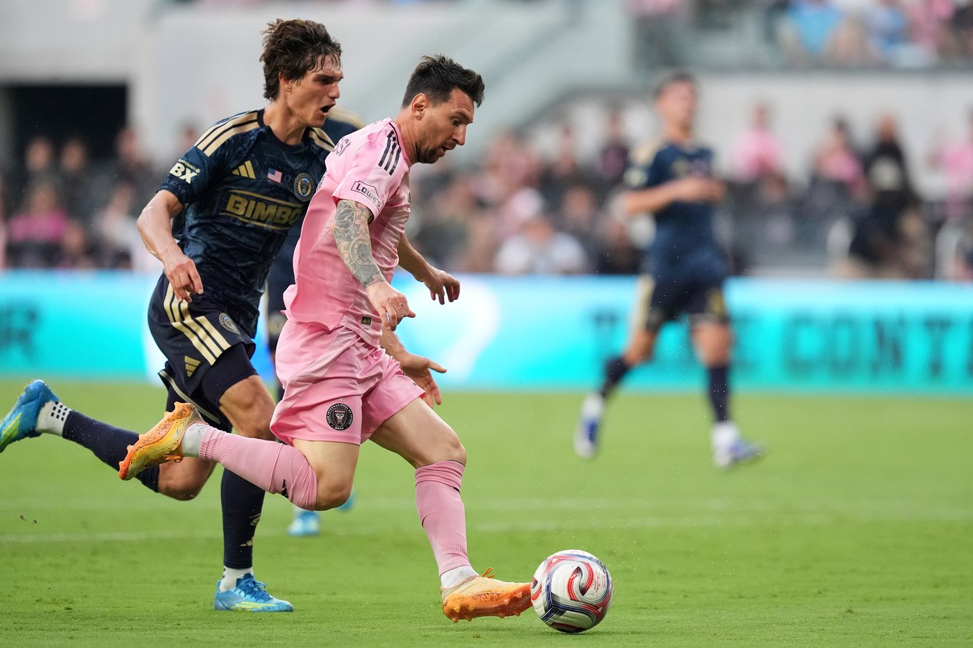 Messi leaves midway through second half, grabs at leg, Inter Miami rallies past Union 6-4 | iNFOnews.ca