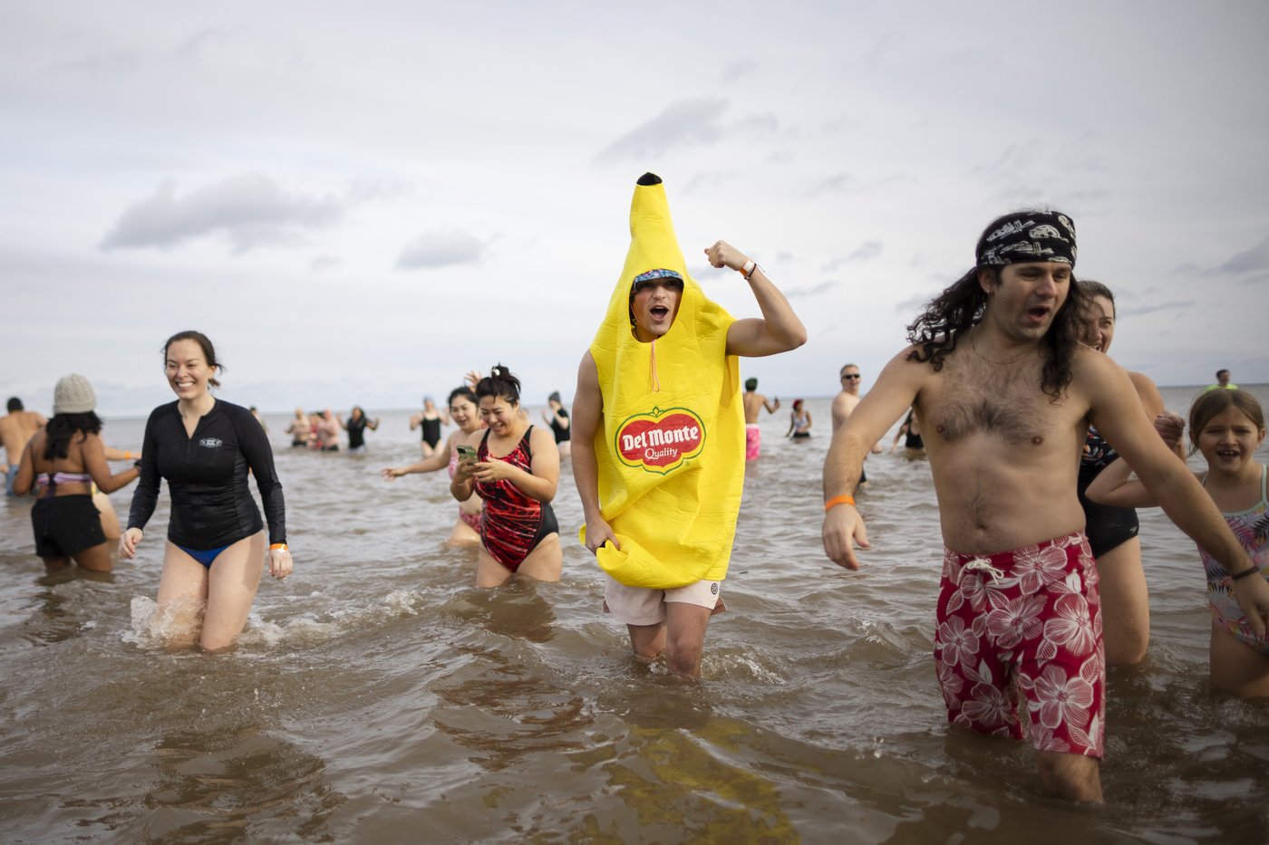 Hardy Canadians take the plunge in icy New Year's Day tradition | iNFOnews.ca