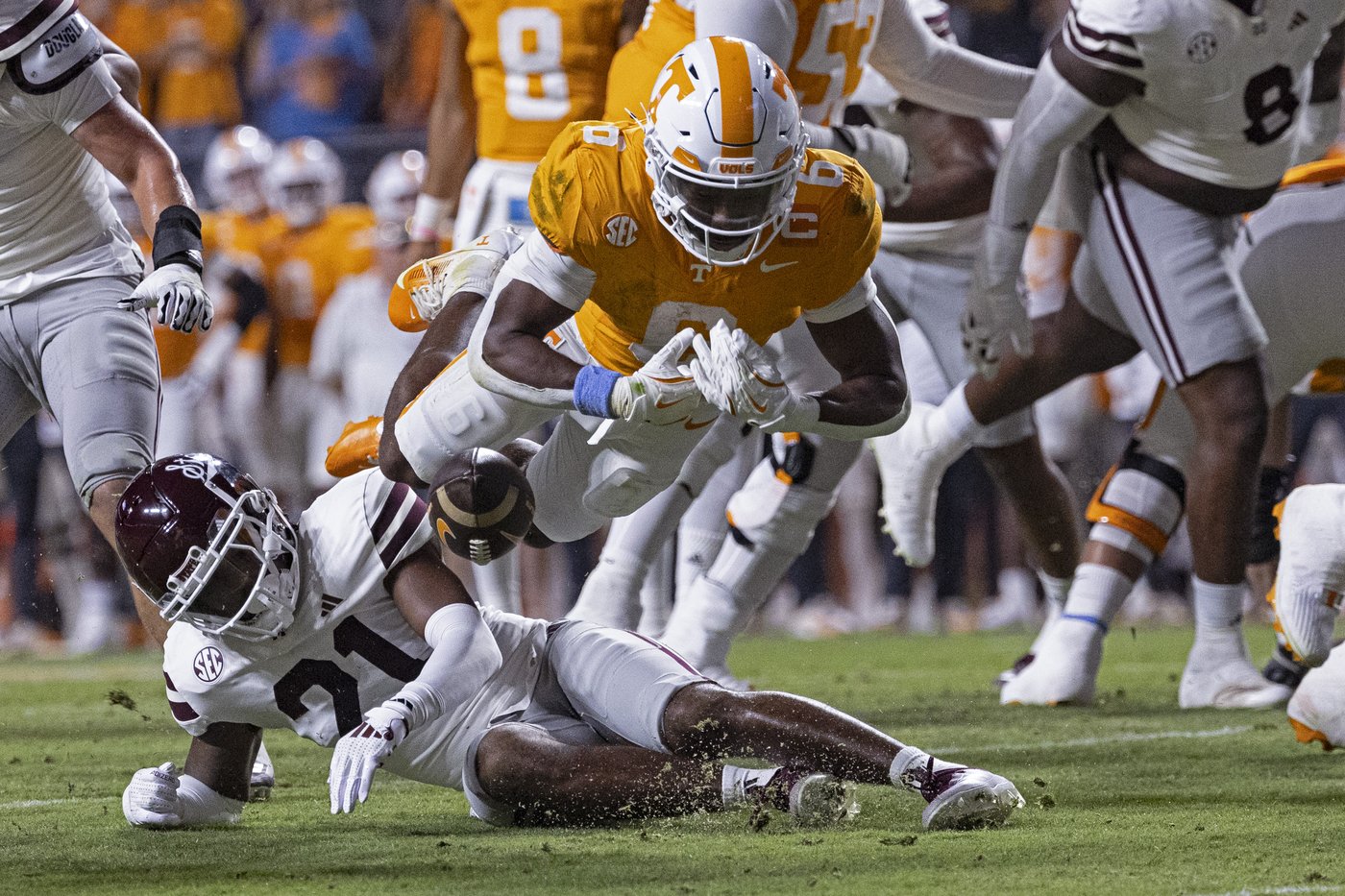 Sampson leads No. 7 Tennessee to 33-14 win over Mississippi State, but Iamaleava exits with injury | iNFOnews.ca