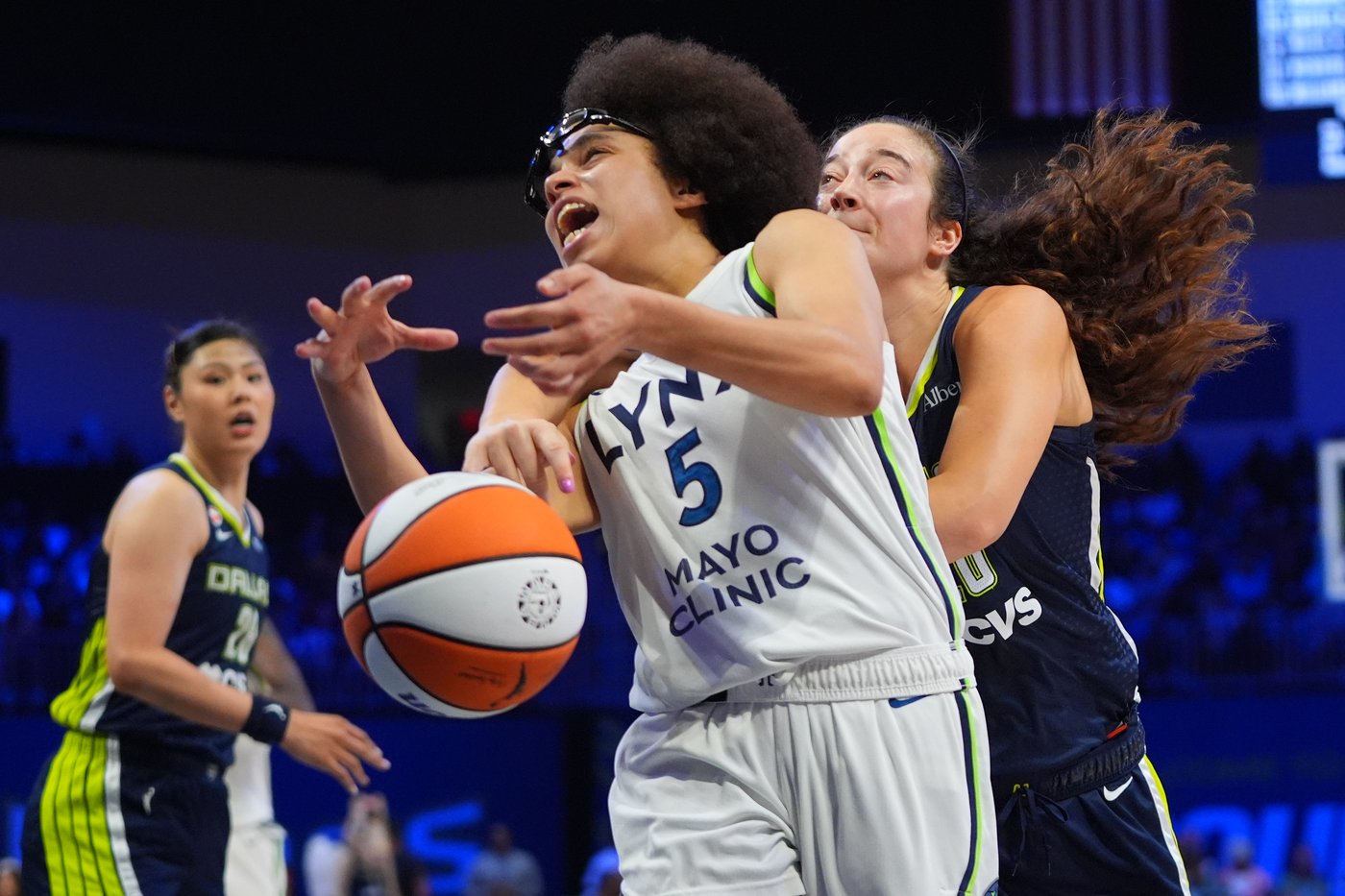 Howard and Miles score 21, Reeve ties WNBA coaching wins record as Lynx beat Wings 85-77 | iNFOnews.ca Howard and Miles score 21, Reeve ties WNBA coaching wins record as Lynx beat Wings 85-77 | iNFOnews.ca