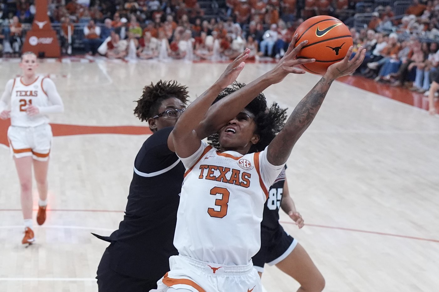 Madison Booker scores 23 points and No. 4 Texas routs Mississippi State 92-42 | iNFOnews.ca