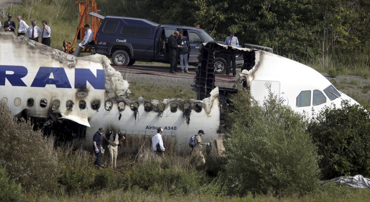 Survivors of past air disasters offer support after Toronto crash | iNFOnews.ca