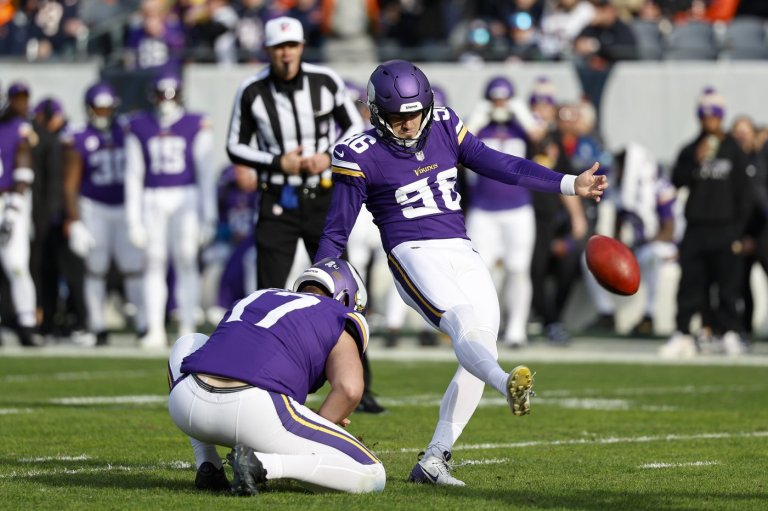 Following crucial miss by Koo in opener, Falcons sign former Vikings kicker Romo to practice squad | iNFOnews.ca
