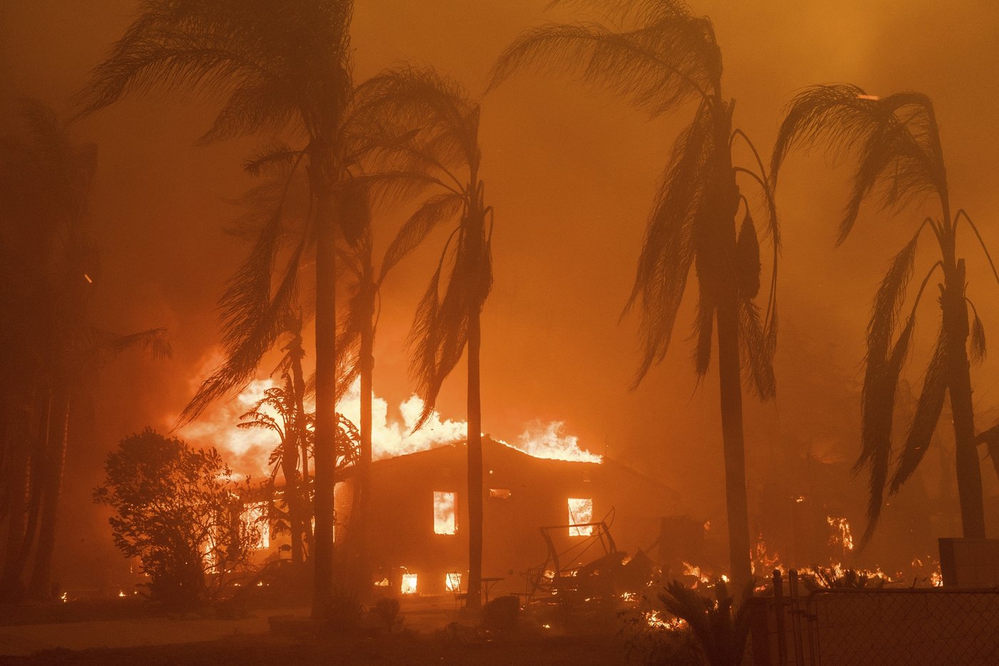 Firefighters need better weather to fight California's flames. When will they get relief? | iNFOnews.ca
