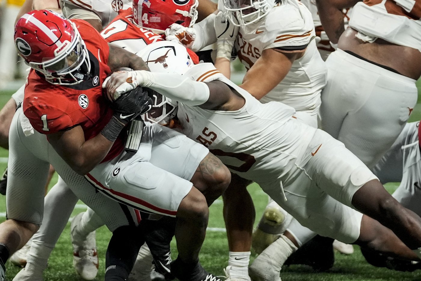 No. 5 Georgia pulls off another overtime stunner, beating No. 2 Texas 22-19 for SEC title | iNFOnews.ca