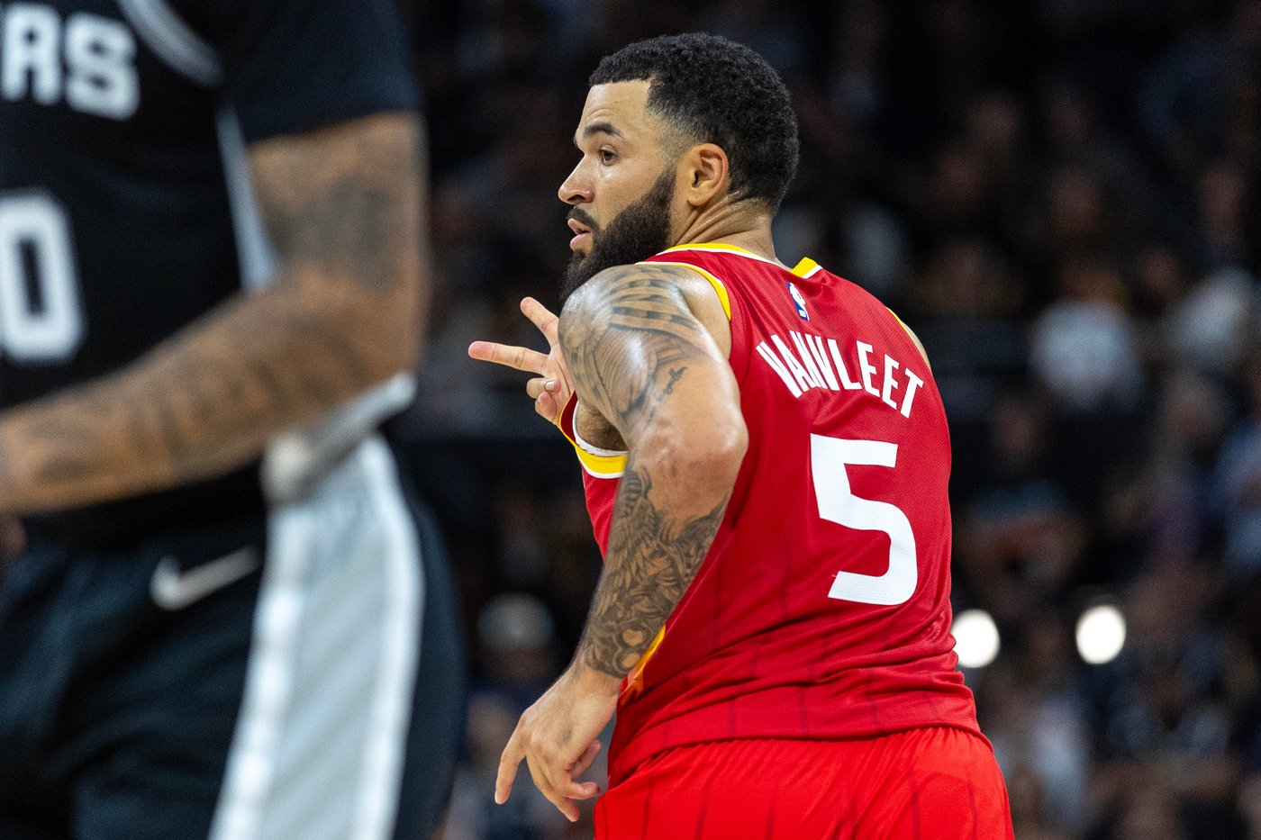 Amen Thompson blocks Wembanyama in final second as the Rockets beat the Spurs 114-110 in Austin | iNFOnews.ca Amen Thompson blocks Wembanyama in final second as the Rockets beat the Spurs 114-110 in Austin | iNFOnews.ca
