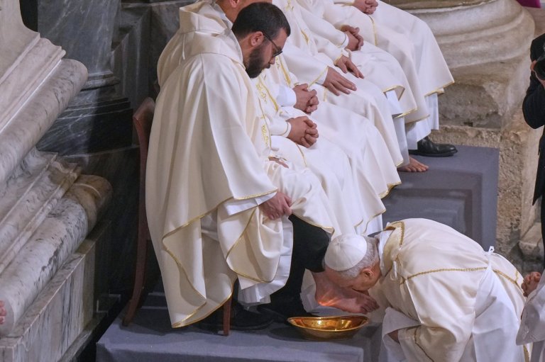 Pope Leo XIV revives the Holy Thursday foot-washing of priests after Francis's inclusive tradition | iNFOnews.ca
