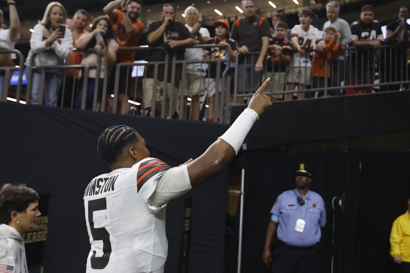 Taysom Hill runs for 3 TDs as the Saints top Jameis Winston and the struggling Browns 35-14 | iNFOnews.ca