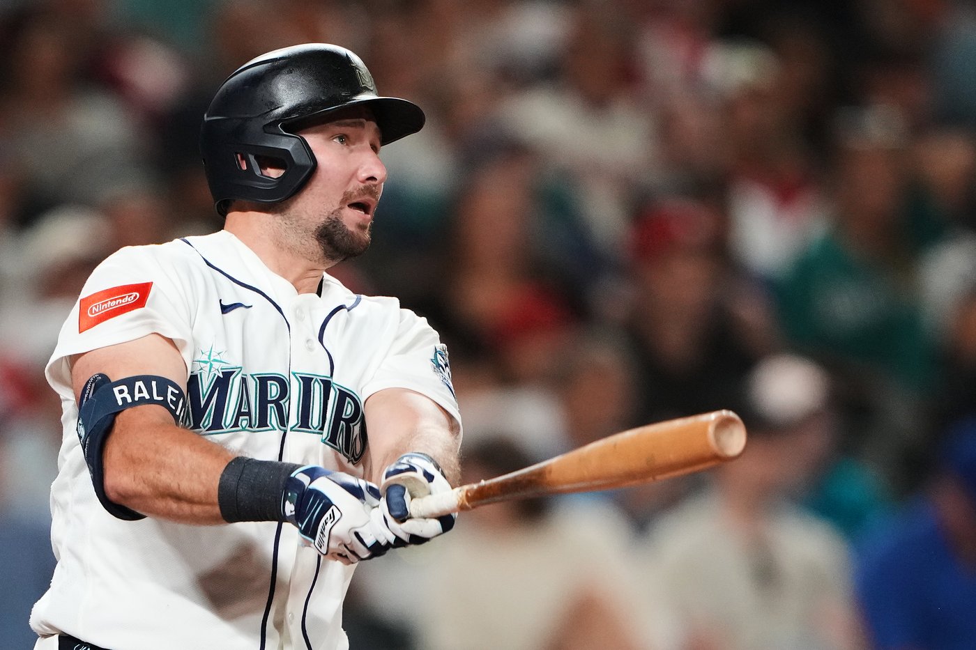 Cal Raleigh hits 3 homers as Mariners snap Phillies' 9-game win streak with 9-2 victory | iNFOnews.ca Cal Raleigh hits 3 homers as Mariners snap Phillies' 9-game win streak with 9-2 victory | iNFOnews.ca