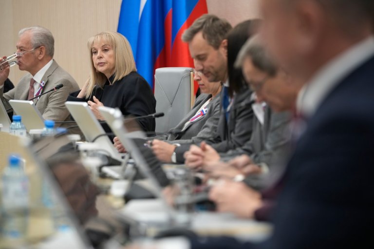 Main Kremlin party keeps control of Russia’s parliament after a carefully orchestrated vote | iNFOnews.ca
