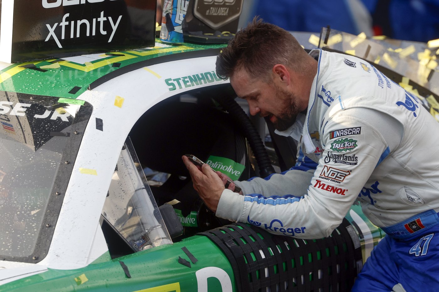 Stenhouse snaps 65-race losing streak after late crash at Talladega scrambles playoff picture | iNFOnews.ca Stenhouse snaps 65-race losing streak after late crash at Talladega scrambles playoff picture | iNFOnews.ca