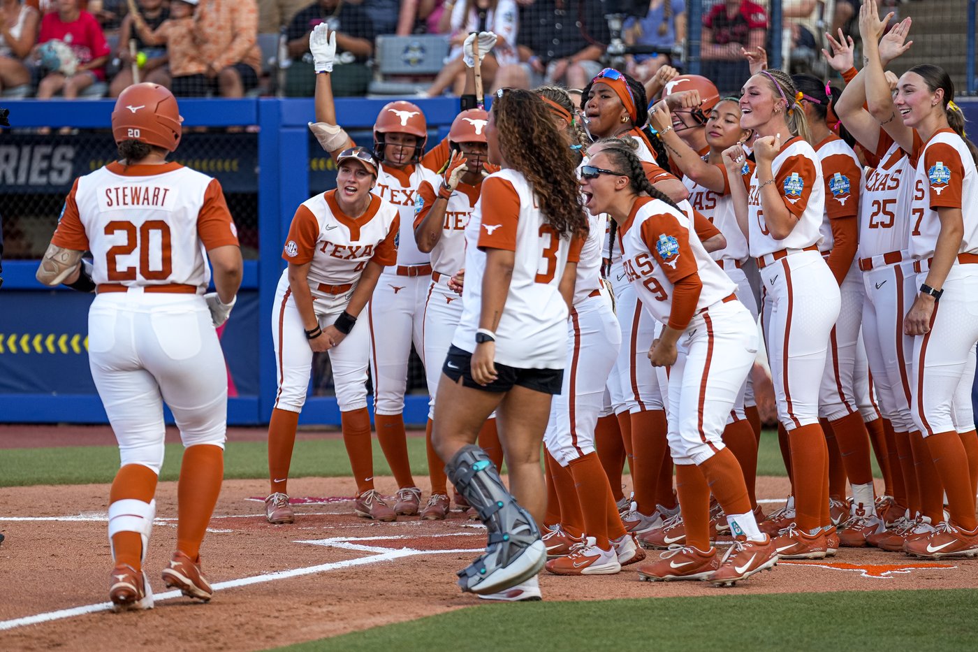 Texas rides Teagan Kavan, Katie Stewart to 7-3 win over Texas Tech to open WCWS title series | iNFOnews.ca Texas rides Teagan Kavan, Katie Stewart to 7-3 win over Texas Tech to open WCWS title series | iNFOnews.ca