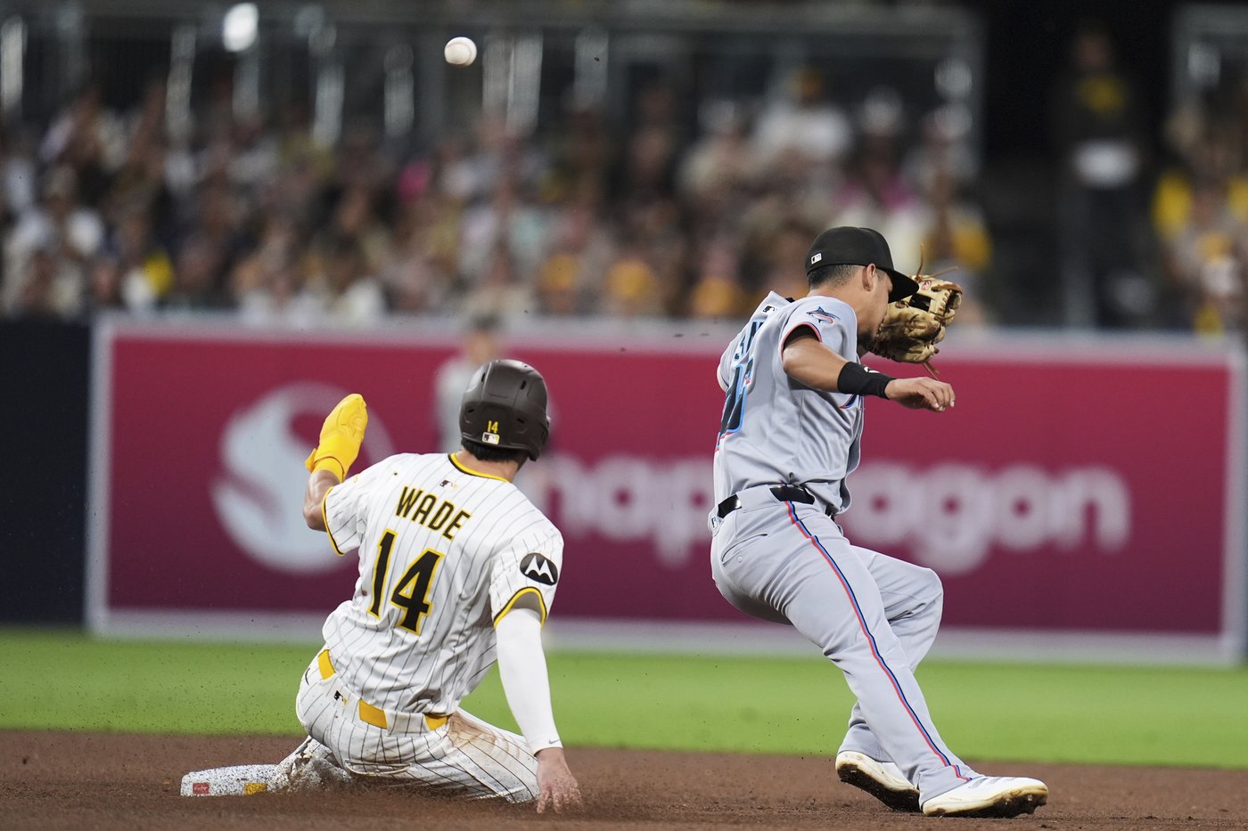 Marlins rookie second baseman Ronny Simón commits 3 errors in 3 innings | iNFOnews.ca Marlins rookie second baseman Ronny Simón commits 3 errors in 3 innings | iNFOnews.ca