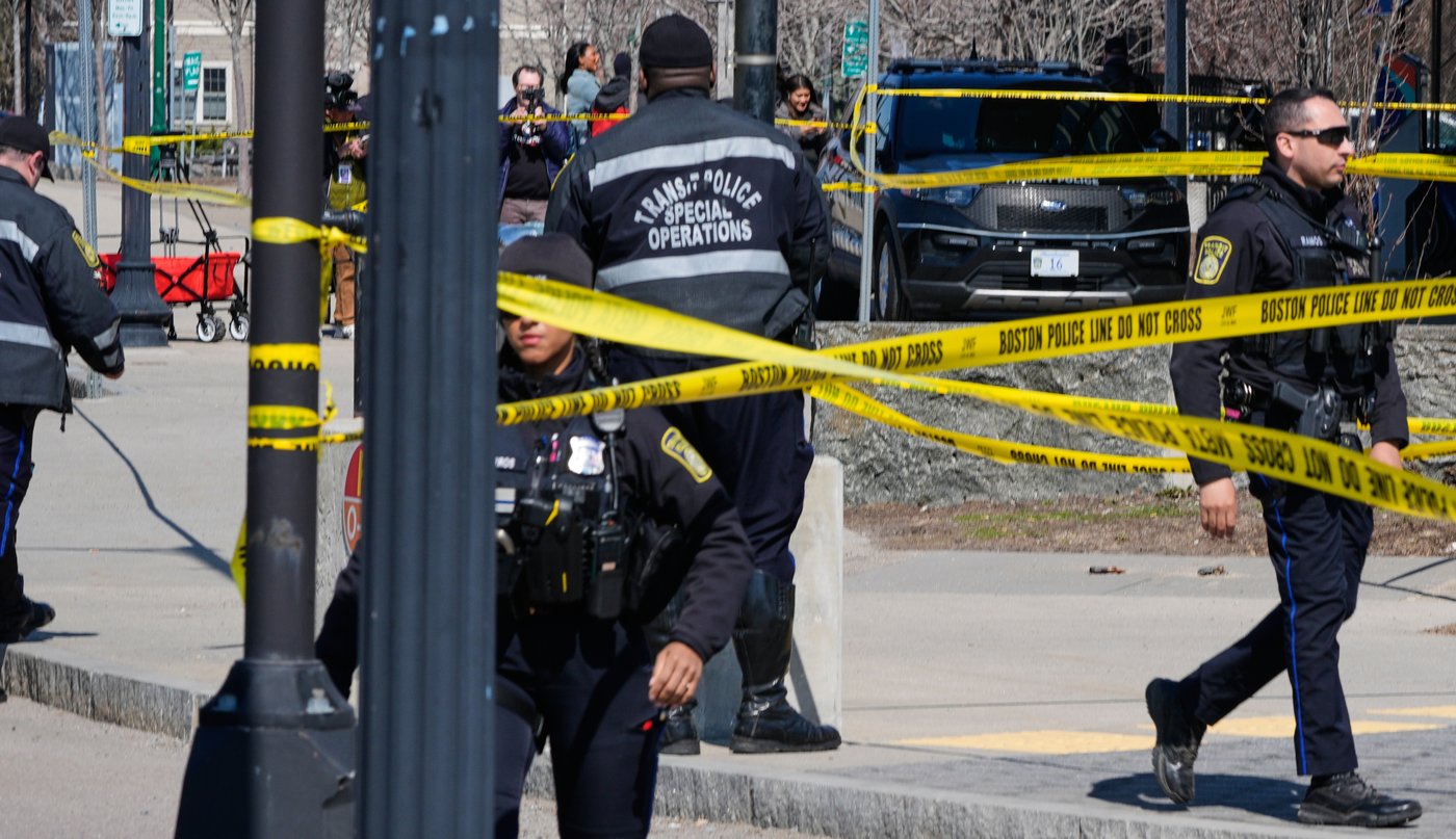 Boston transit police say man threatened to stab bus driver before struggle with officers | iNwheels