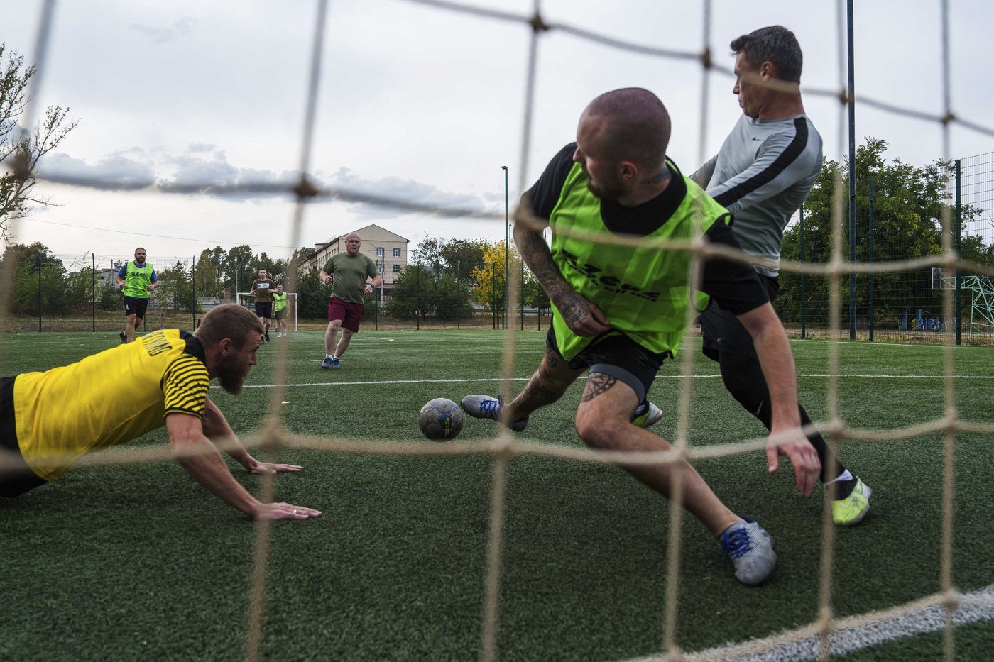 In wartime Ukraine, soccer fans bury rivalries and find a moment of calm at matches | iNFOnews.ca