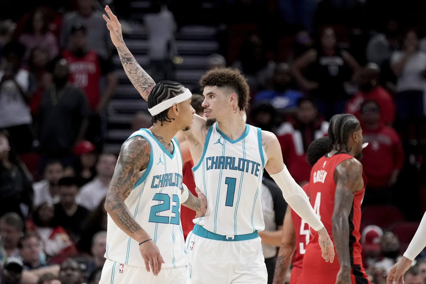 Healthy LaMelo Ball shines in 1st game since January, scoring 34 points in Hornets' win | iNFOnews.ca