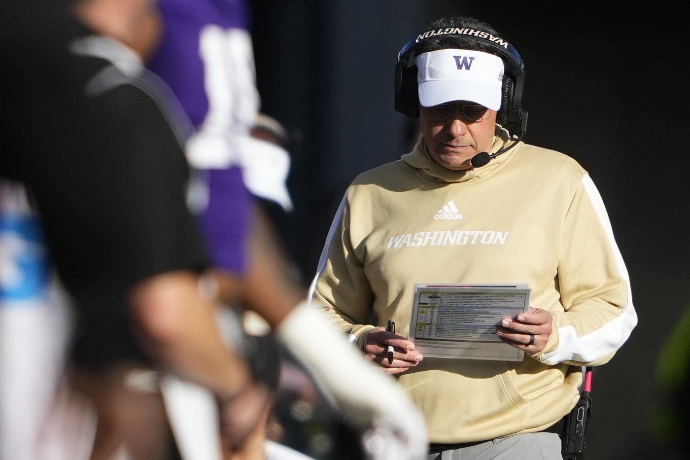 Washington makes emphatic Big Ten debut thumping Northwestern 24-5 | iNFOnews.ca