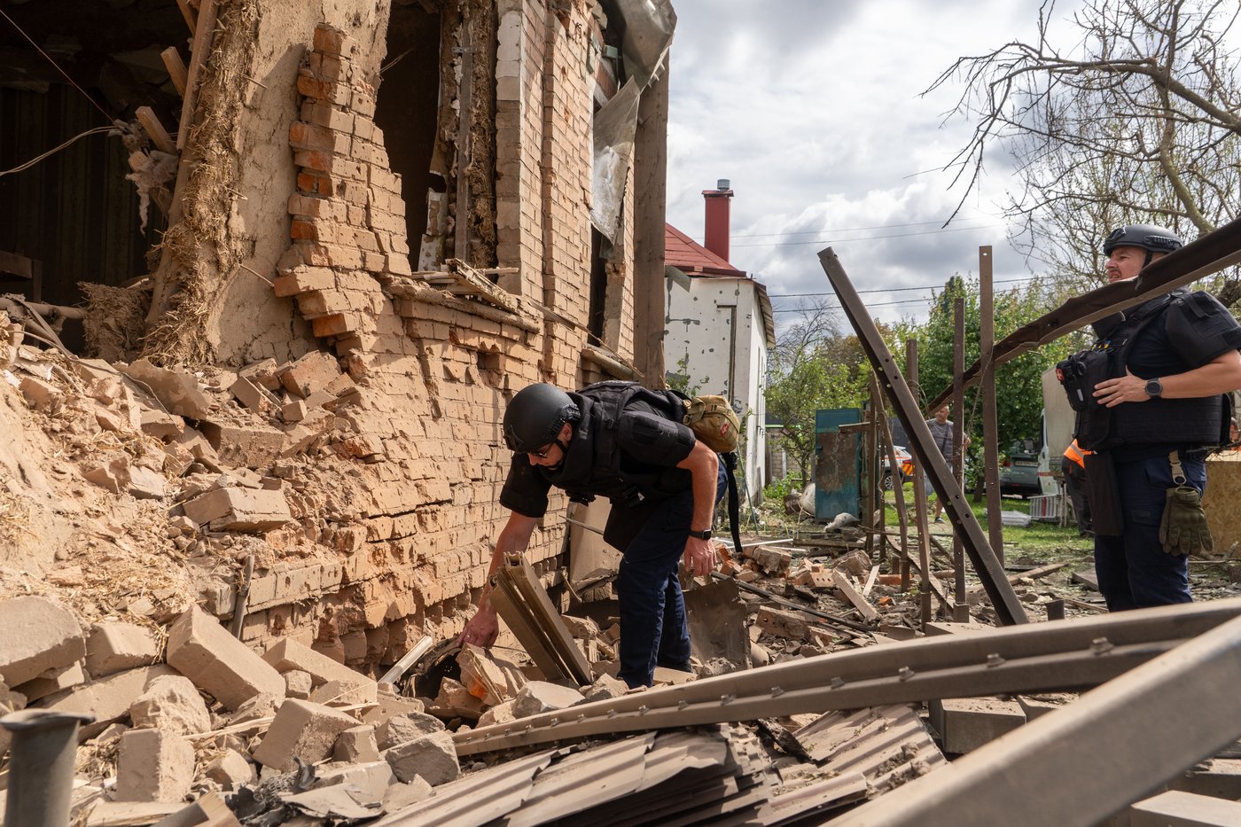 2 dead in Ukraine from Russian attacks, 4 more in Russian-held area hit by Ukrainian drones | iNFOnews.ca