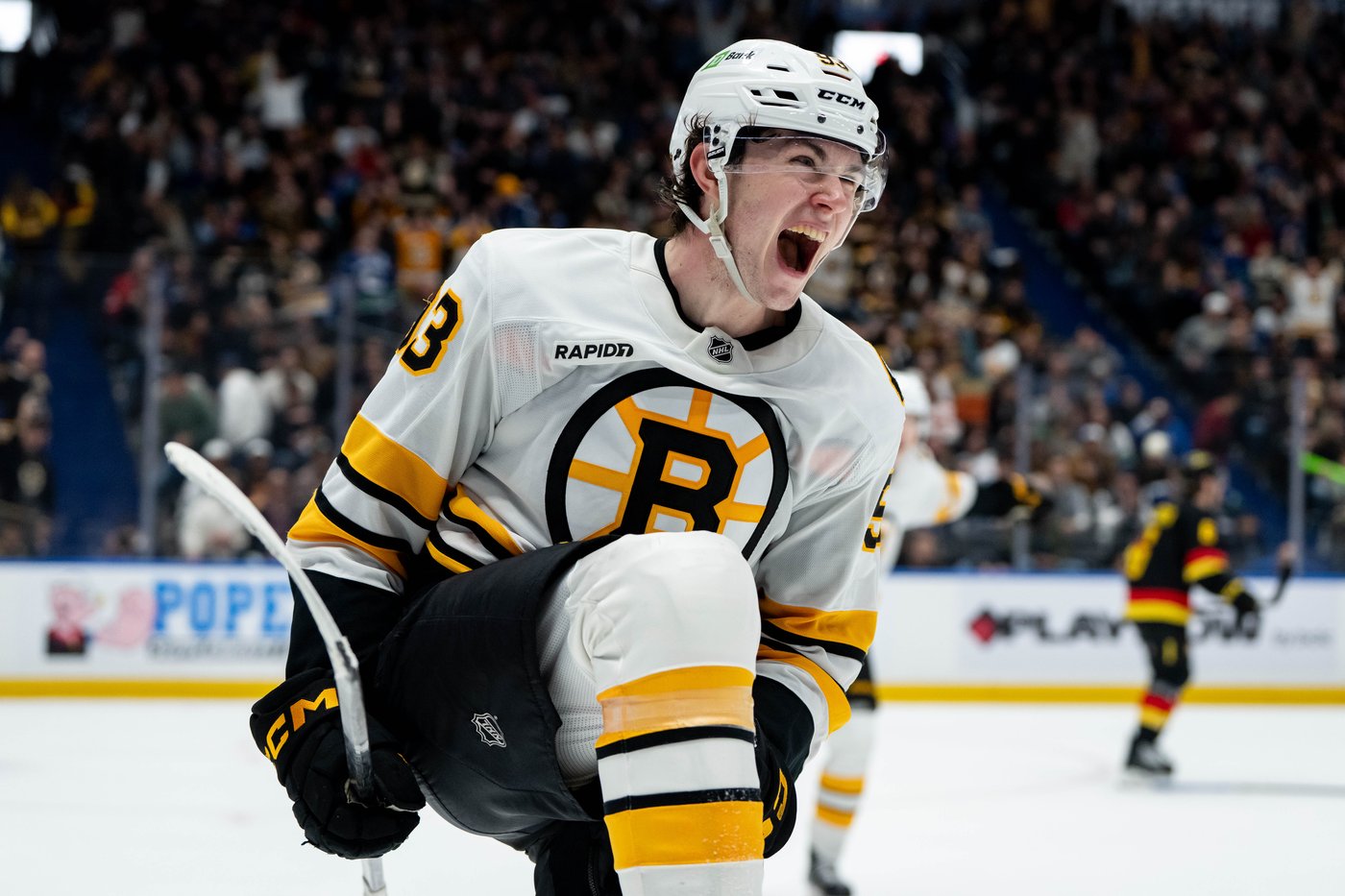 'Can't describe a better script': Bruins centre Minten thrills in hometown debut | iNFOnews.ca