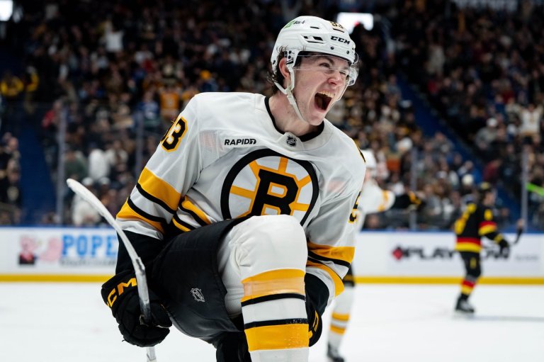 'Can't describe a better script': Bruins centre Minten thrills in hometown debut | iNFOnews.ca