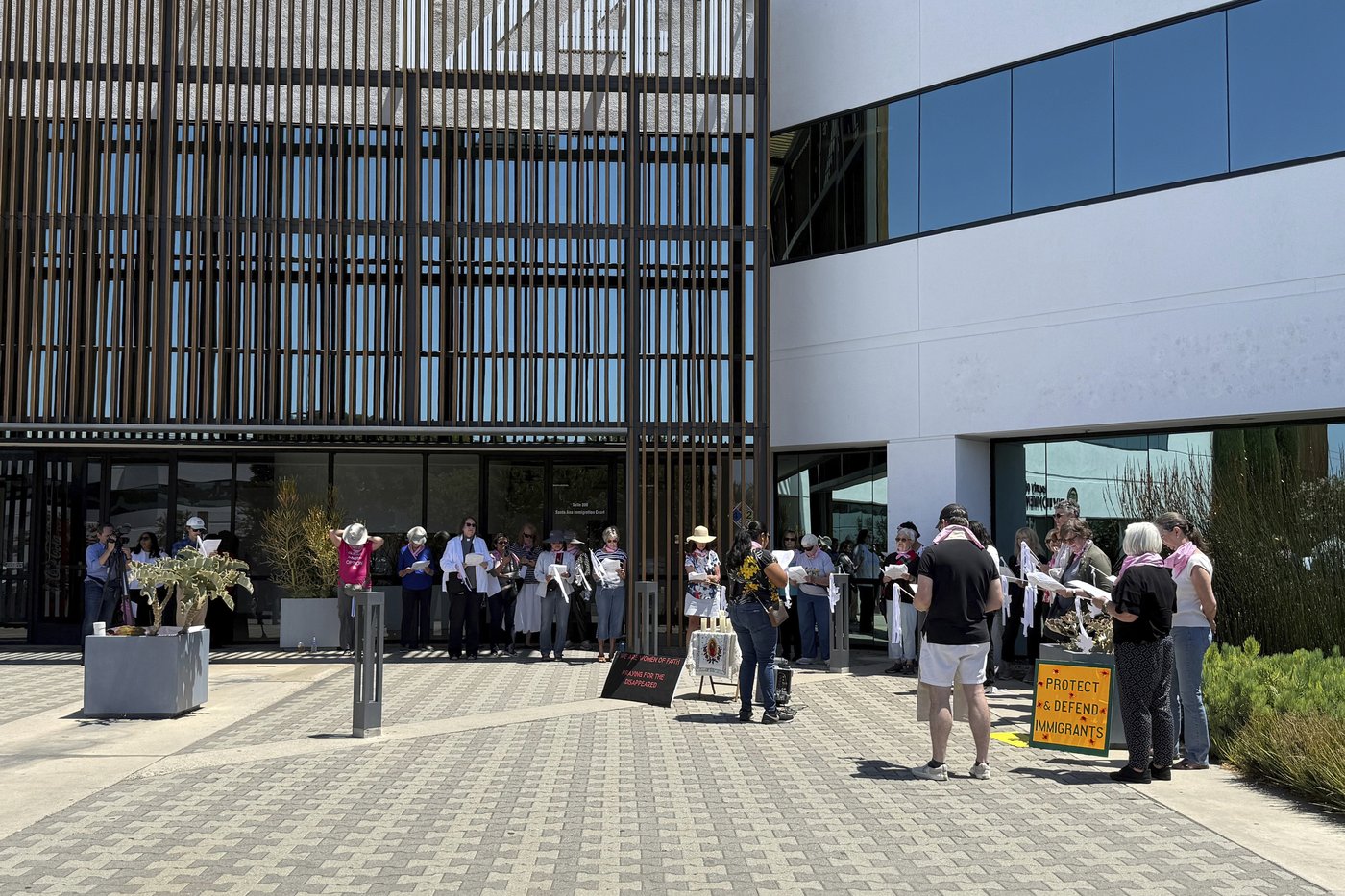 Faith leaders rally to support immigrants facing deportation in Southern California | iNFOnews.ca