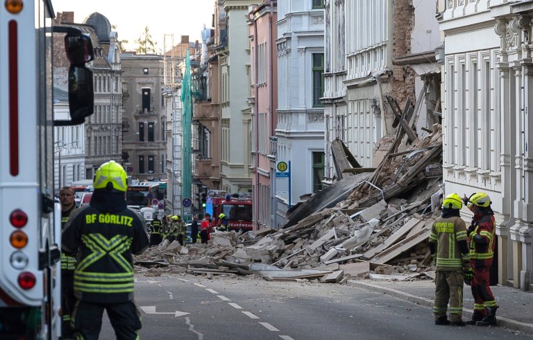 Rescuers search for 3 missing after German building collapse possibly caused by gas explosion | iNFOnews.ca