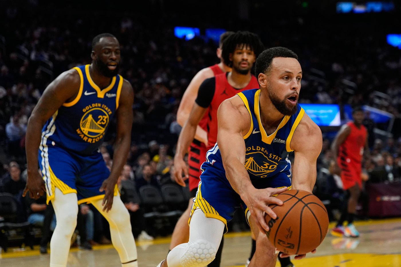 Butler scores 16, Curry dishes 11 assists as Warriors run away from Trail Blazers for 119-97 win | iNFOnews.ca Butler scores 16, Curry dishes 11 assists as Warriors run away from Trail Blazers for 119-97 win | iNFOnews.ca