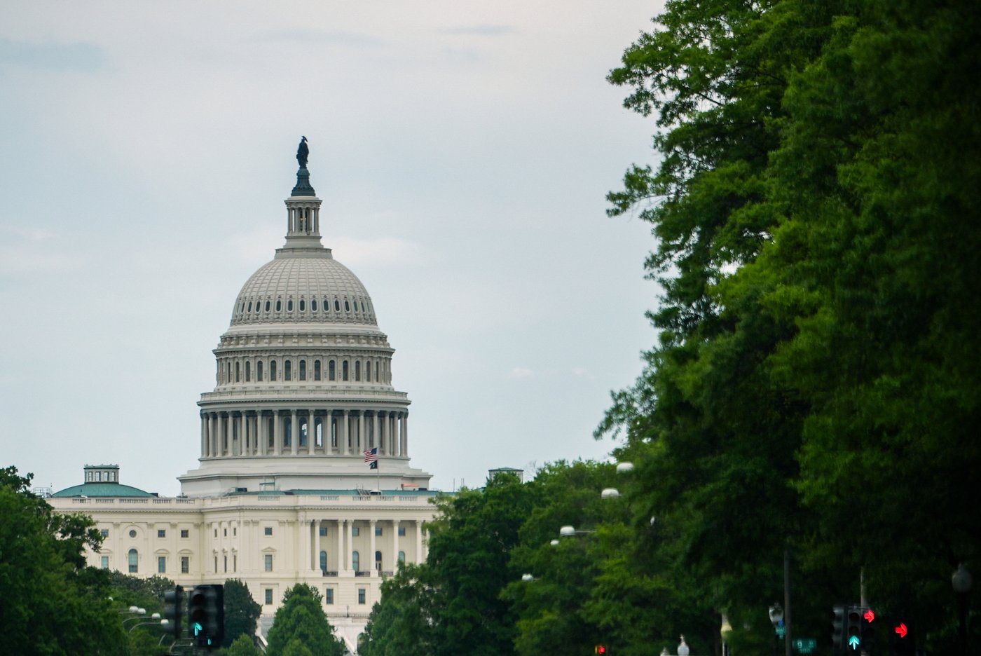Senators approve withholding their own pay during government shutdowns | iNFOnews.ca