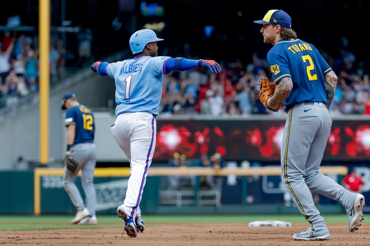 After walk-off homer, Albies says Braves' knack for comeback wins shows the team is 'really special' | iNFOnews.ca